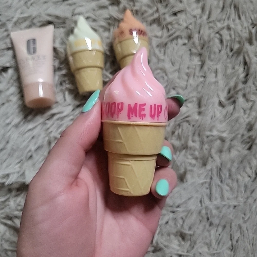 Beauty Bundle Clinique Lip Balms Ice Cream Scoop Me Up ✨️💫
